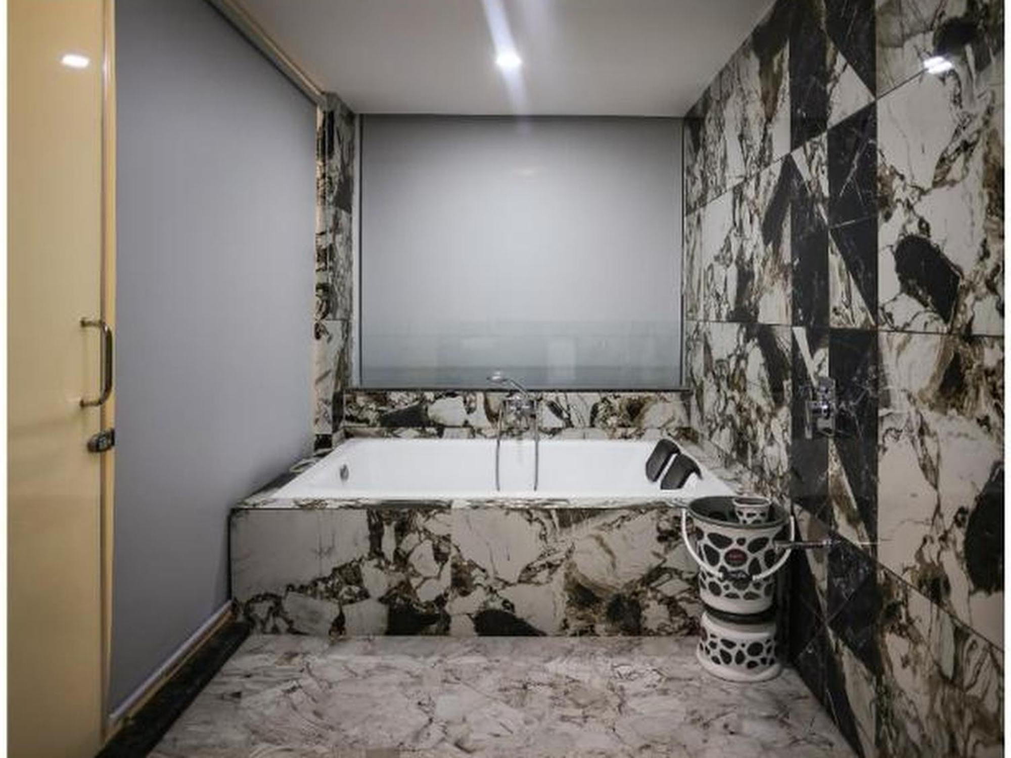 Hotel The Parker Inn By Kbnt Group สุรัต ภายนอก รูปภาพ